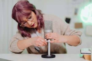 Microphone Troubleshooting issues, including checking connections, adjusting settings, and resolving audio problems for better sound quality.